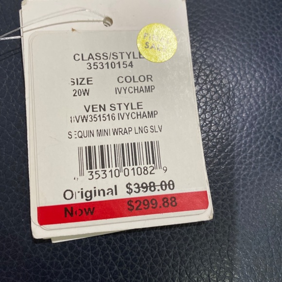 Vera Wang Wrap dress. - Picture 3 of 4